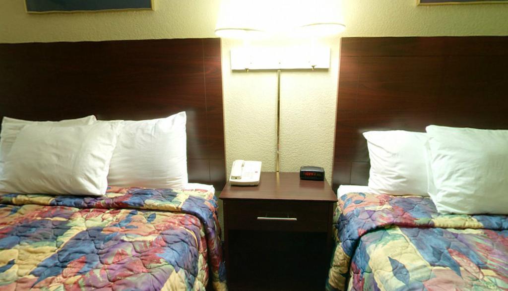 Americas Best Value Inn Newton Room photo