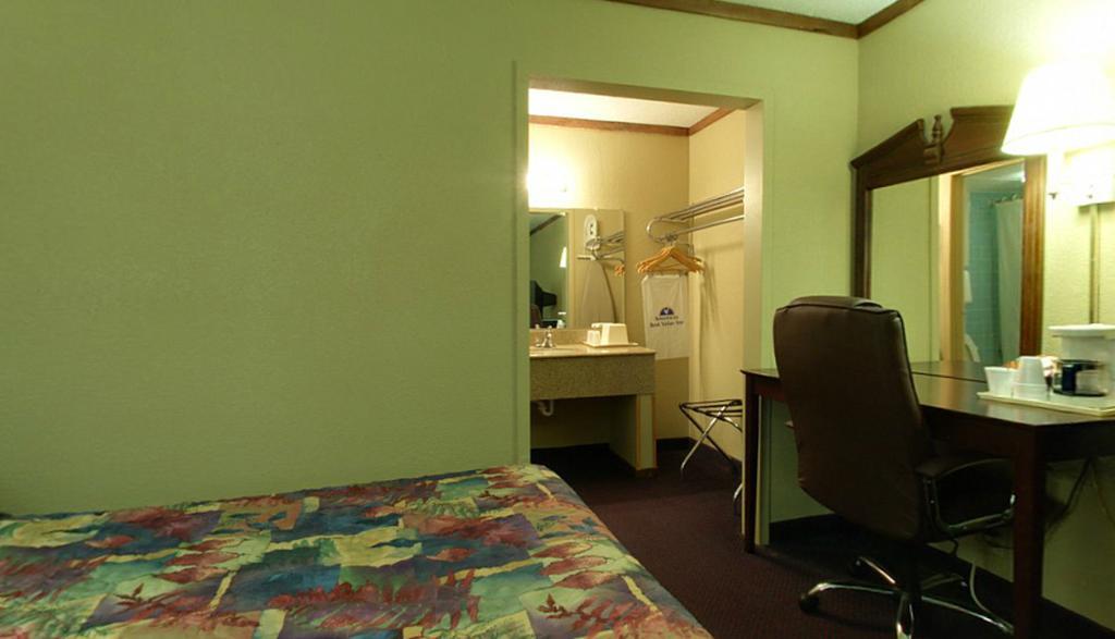 Americas Best Value Inn Newton Room photo