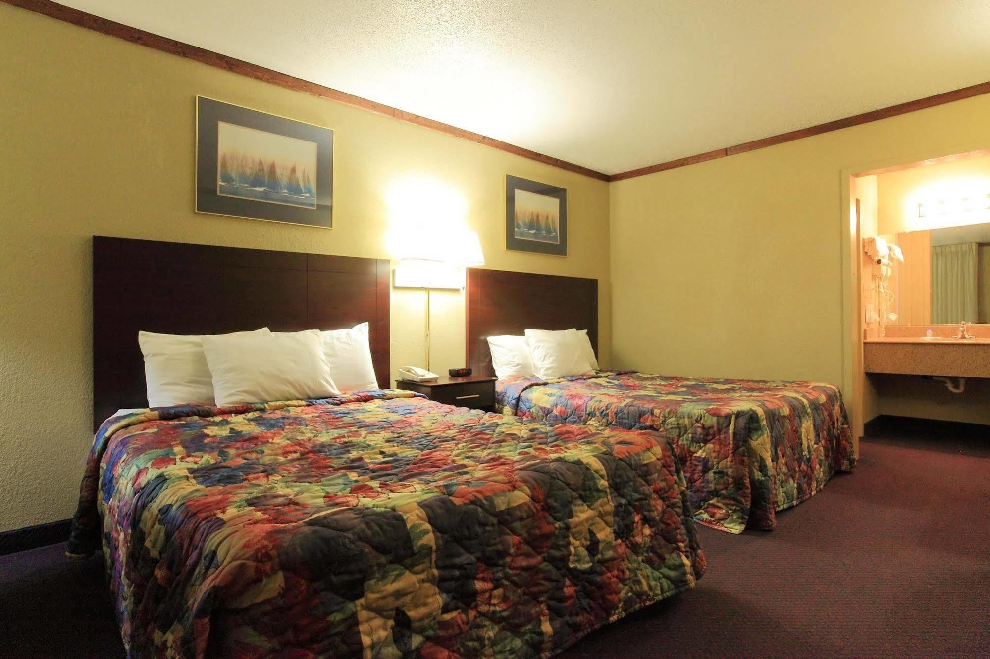 Americas Best Value Inn Newton Room photo